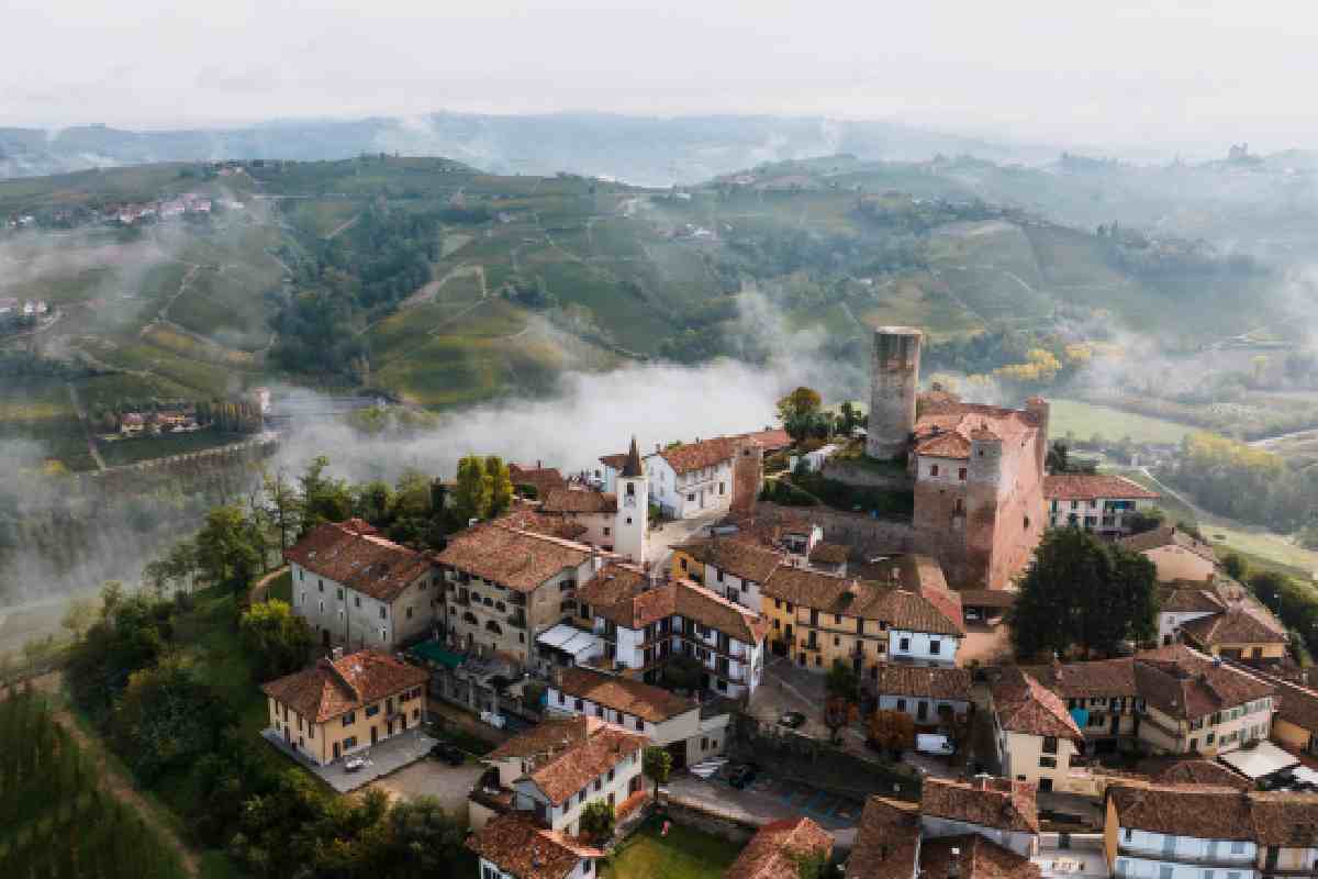 Borghetto italiano storico arroccato