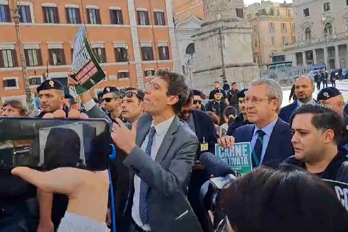 Manifestanti Palazzo Chigi