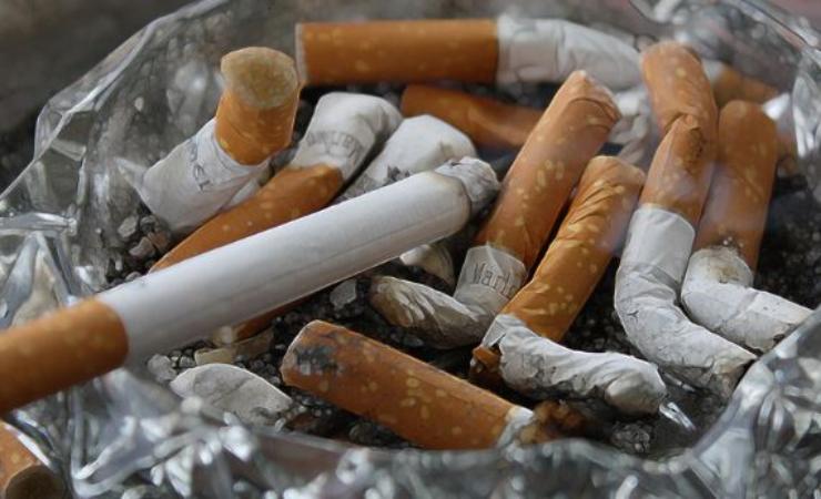 Lotta al fumo: divieto in molti luoghi all'aperto