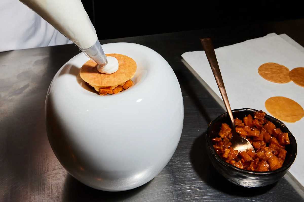 piatto di Gabriel Kreuther fa parte delle ultime mode degli impiattamenti gourmet di New York