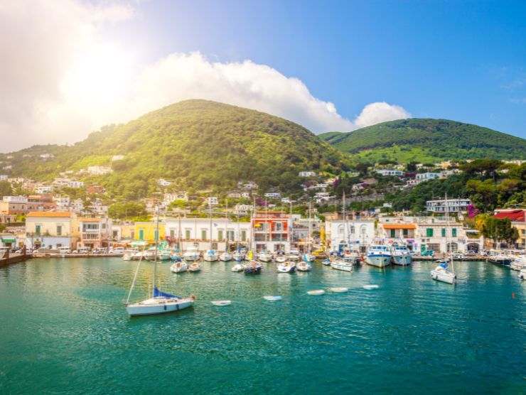 Ischia, vacanze estive low cost ecco come