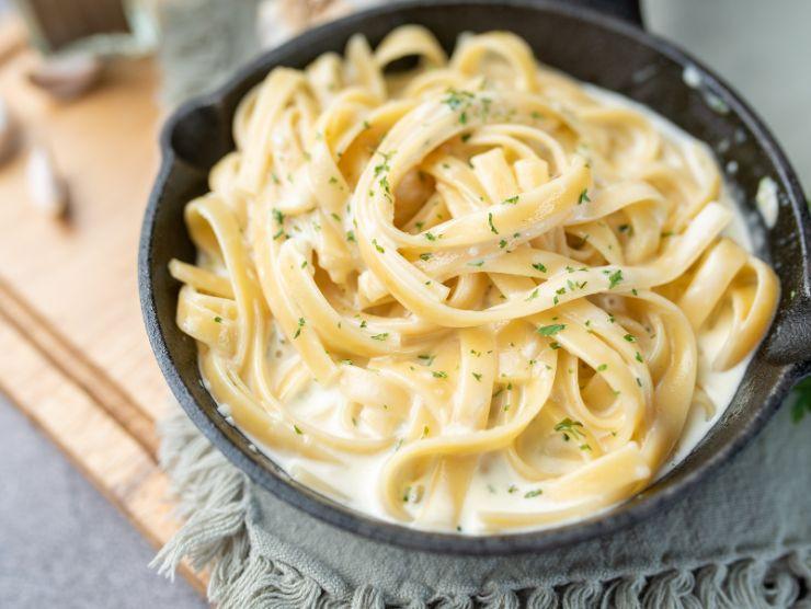 fettuccine all'alfredo