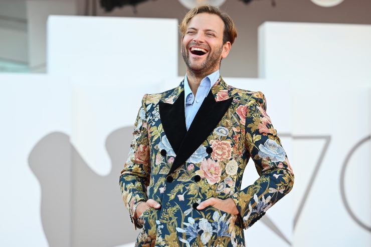 La più grande passione di Alessandro Borghi svelata in tv