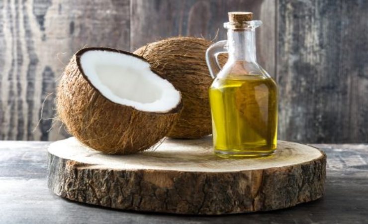 metodo per pulire le superfici in acciaio con olio di cocco